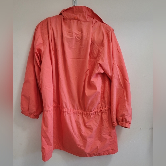 Retro Windbreaker - Picture 2 of 5